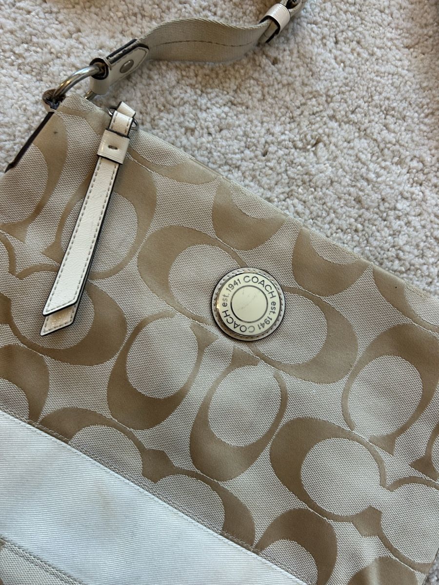 Coach Borse da donna: vintage coach shoulder bag monogram beige – Usato da Dietlikon venduto da leaaasells 1
