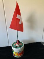 Schweizer-Souvenirs mit  Fahne