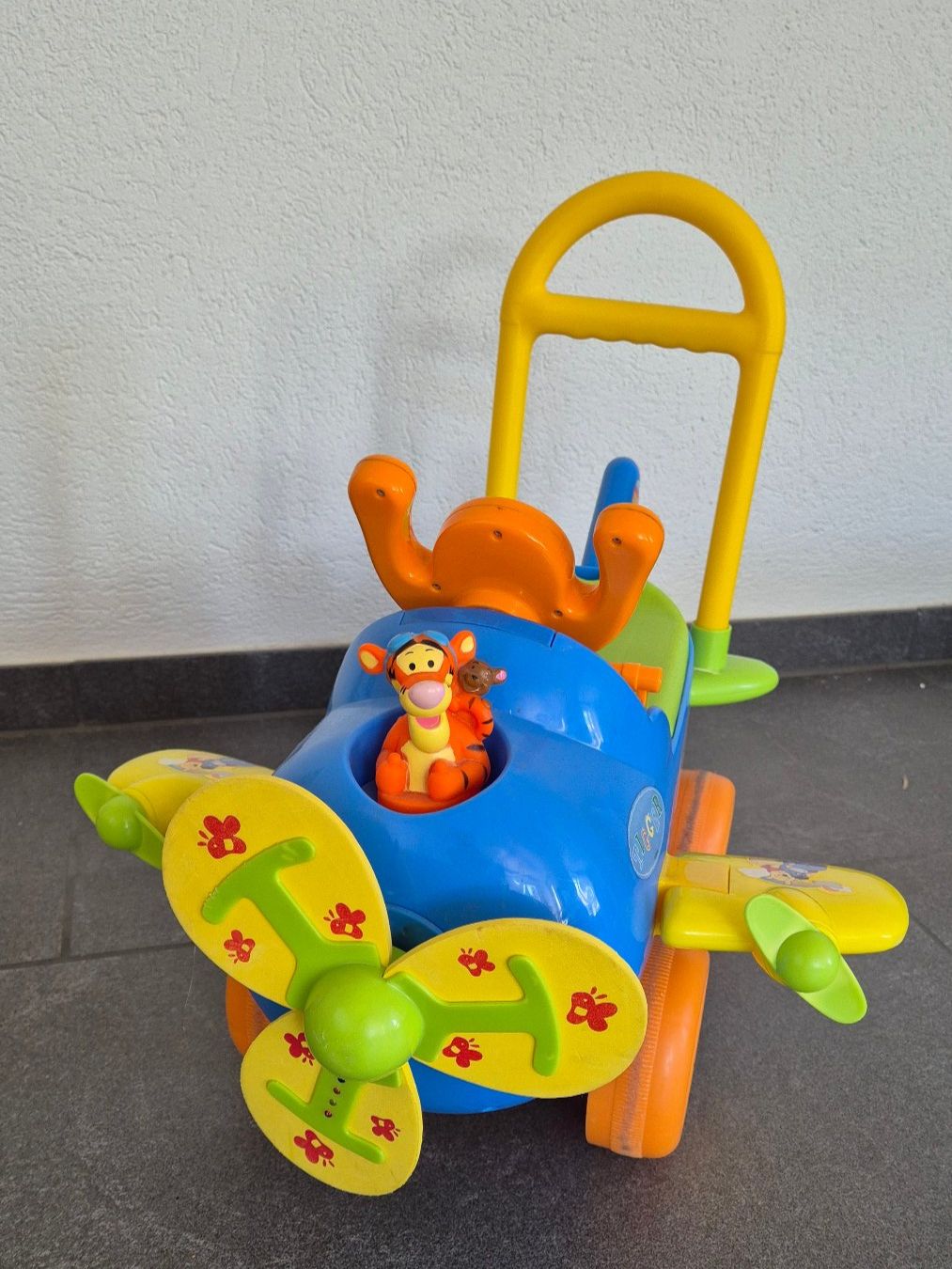Véhicules pour enfants: Flugzeug Kinderfahrzeug mit Tigger – D'occasion à Wasen im Emmental par asstaehli