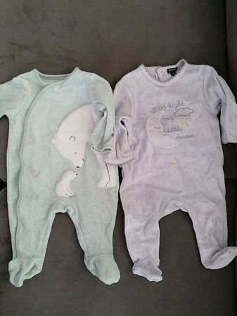 Pyjamas für Neugeborene