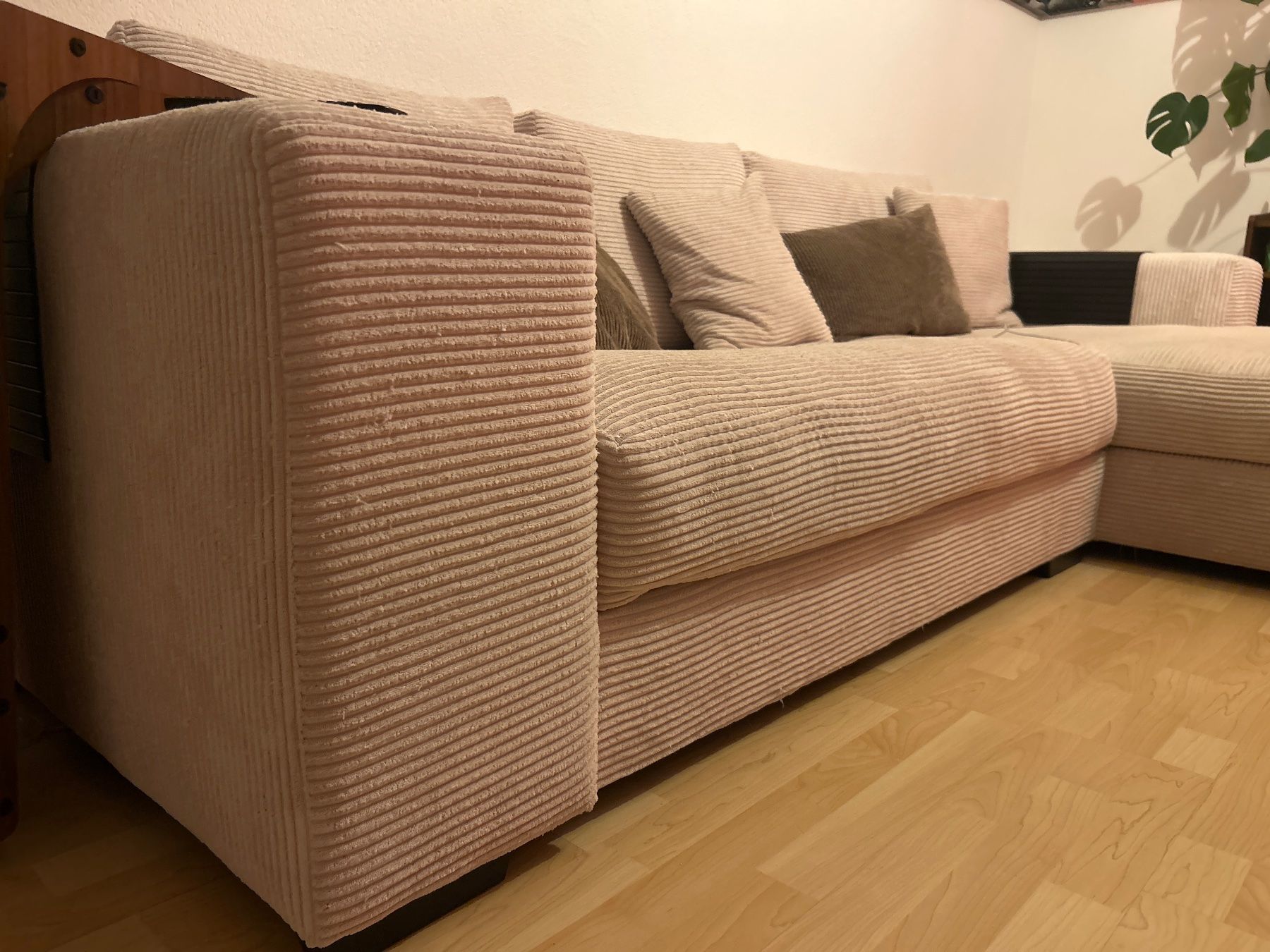 Sofas: Beige Ecksofa aus Cord – D'occasion à Brüttisellen par sar_7fs8 2