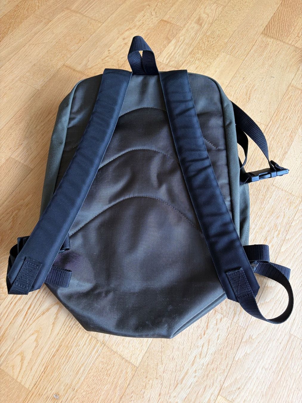 Schweizer Armee Zaini: Armee Tagesrucksack Neu. – Nuovo (secondo la descrizione) da Duebendorf venduto da gilberto17 1