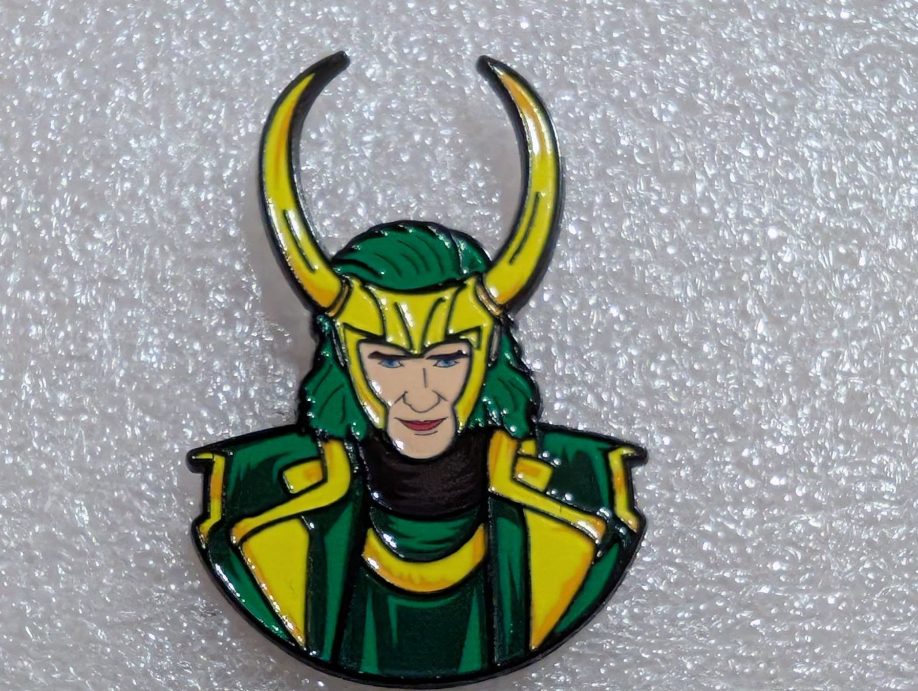 Placchette & Badge: Ansteckpin 53: Marvel Avengers Loki – Usato da Oppligen venduto da Pin-Fall-Shop