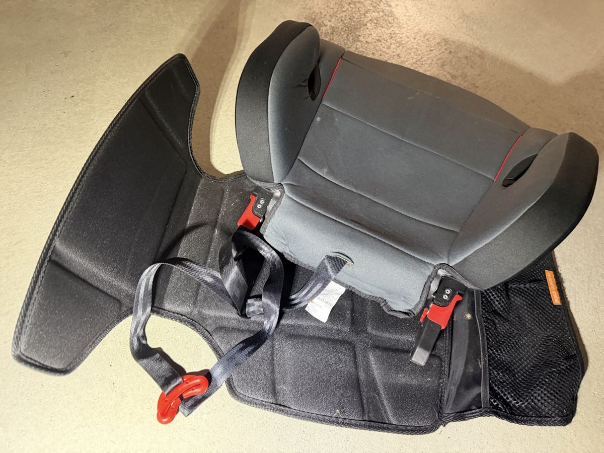Osann Auto-Kindersitze: Osann Isofix Sitzerhöhung mit Sitzschutz – Gebraucht aus Affoltern am Albis von Brach