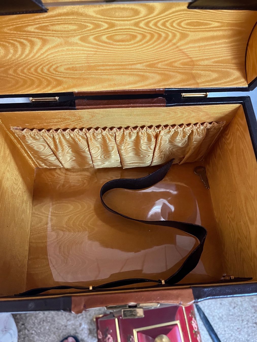 Cassapanche: Coffret à bijoux de voyage – Nuovo (secondo la descrizione) da St-Légier-Chiésaz venduto da Antichorloge 2