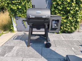 Broil King Regal 400 Pelletsgrill mit Abdeckung