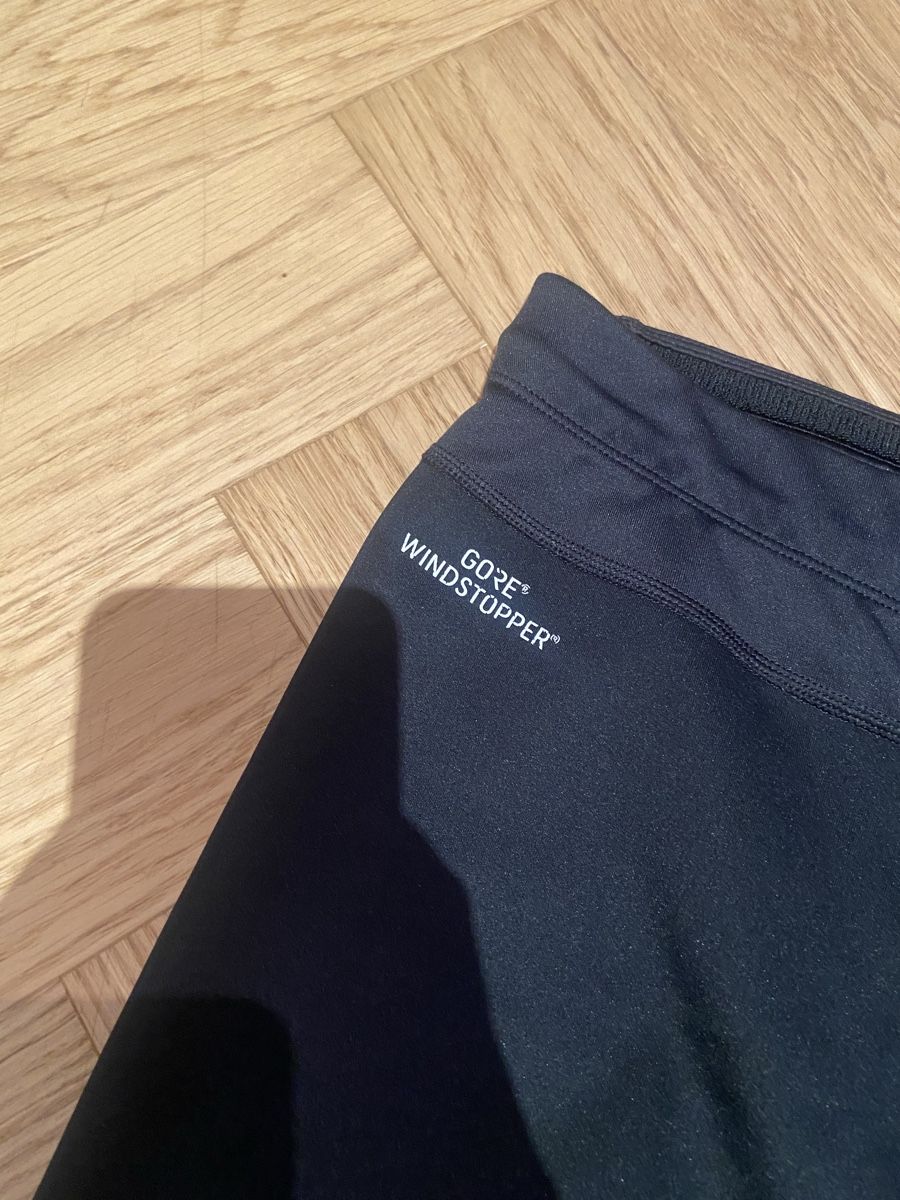 Asics Leggings: Asics Gore Windstopper Leggins Small schwarz – Usato da Winterthur venduto da mal_8f2x 2