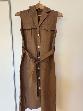 Sportliches Kleid ärmellos braun