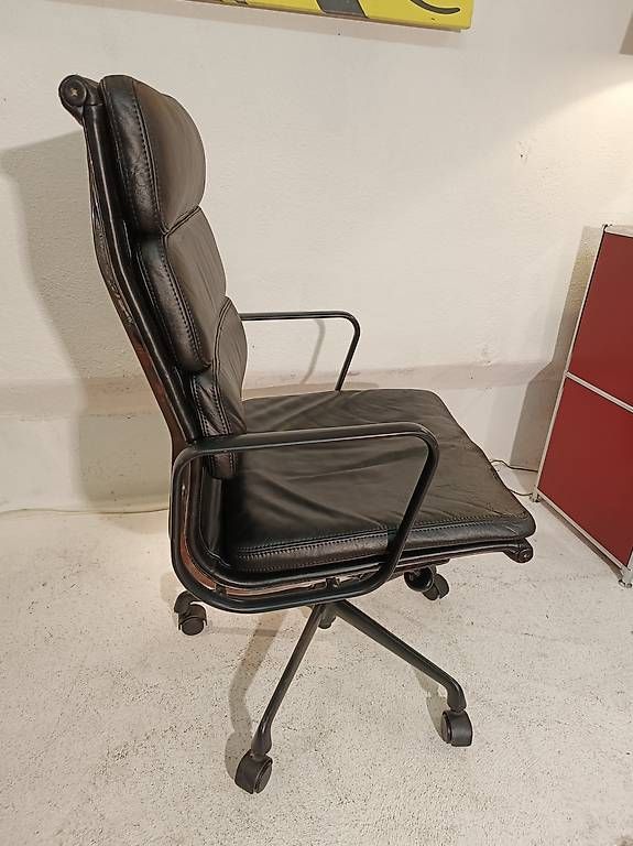Vitra Chaises: Vitra Eames Aluchair softpad leder schwarz – D'occasion à Zürich par style-and-design.zh 3