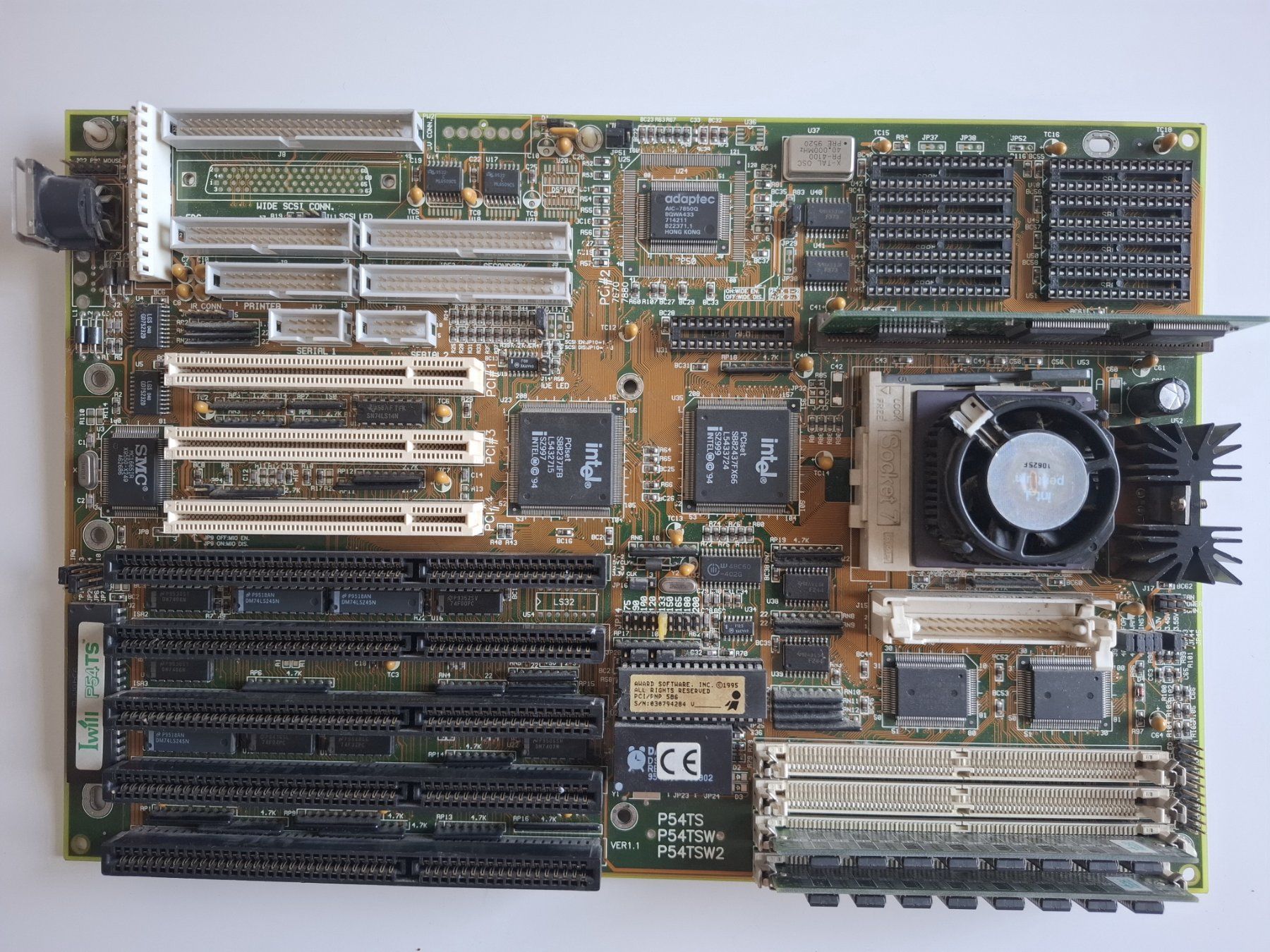 Cartes mère: Vintage Mainboard Socket 7 Iwill P54TS Rev 1.1 + Pentium – D'occasion à Schaffhausen par R_Muzh 1
