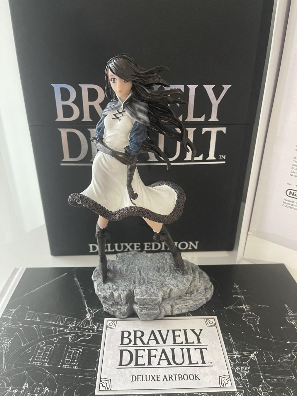 Statuette: Bravely Default –Deluxe Edition – Nuovo e nell'imballaggio originale da Fribourg venduto da C.Garcia 2