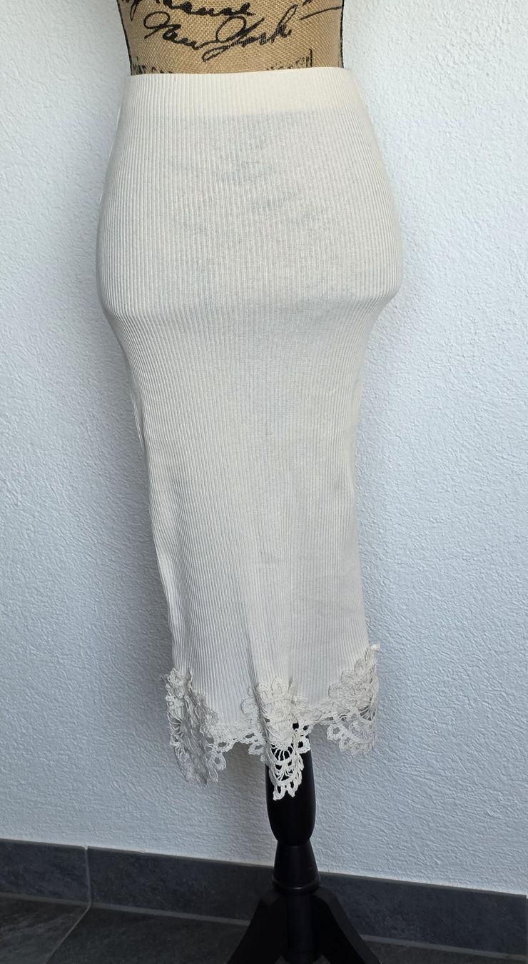 Zara Gonne: Zara Rock, Rippstrick, Creme mit Spitze, Grösse S – Usato da Rheinsulz venduto da Gilea 2
