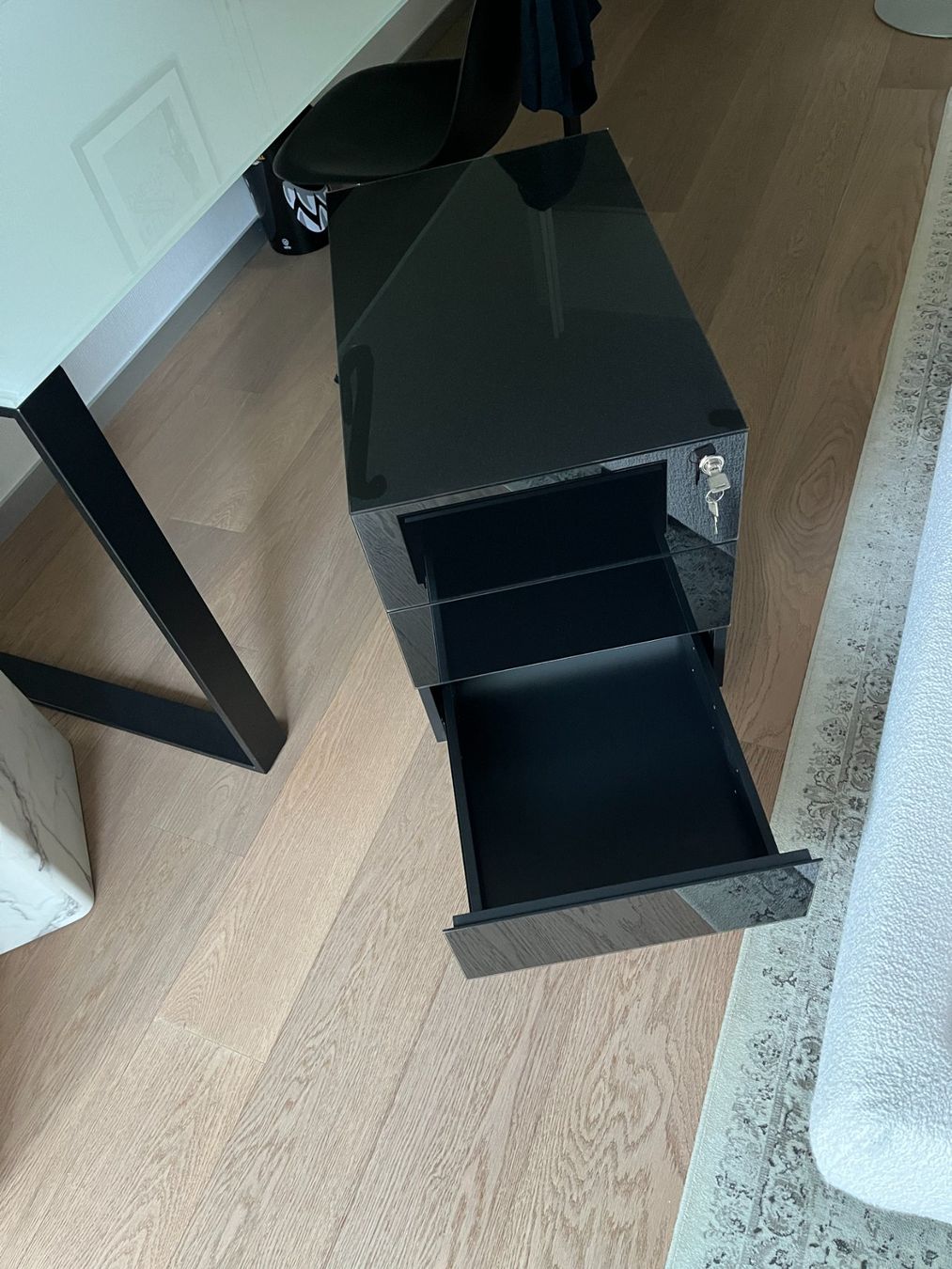 Schreibtische: Bürotisch  mit Korpus – Gebraucht aus Küsnacht ZH von thomasfreipache 3