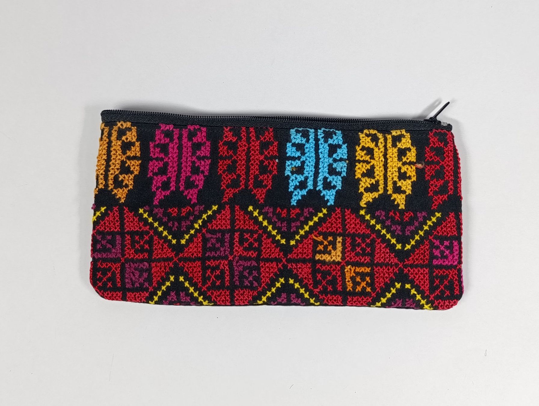 Altro in  Abbigliamento & Accessori: Pochette divers coloris fermeture éclair 18x9 cm – Nuovo (secondo la descrizione) da Thielle venduto da Plusvalue_Neuchatel