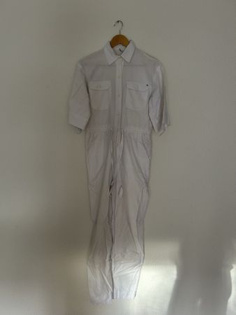 Combinaison en coton blanc taille 36 avec trace 