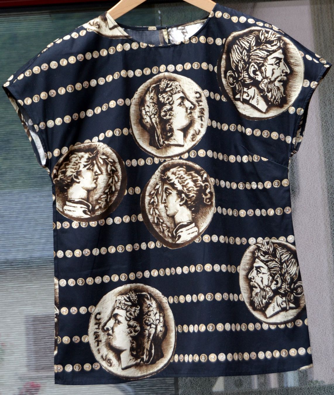 Dolce & Gabbana T-shirt: Dolce & Gabbana T-Shirt  40 – Usato da Collonges venduto da arashee