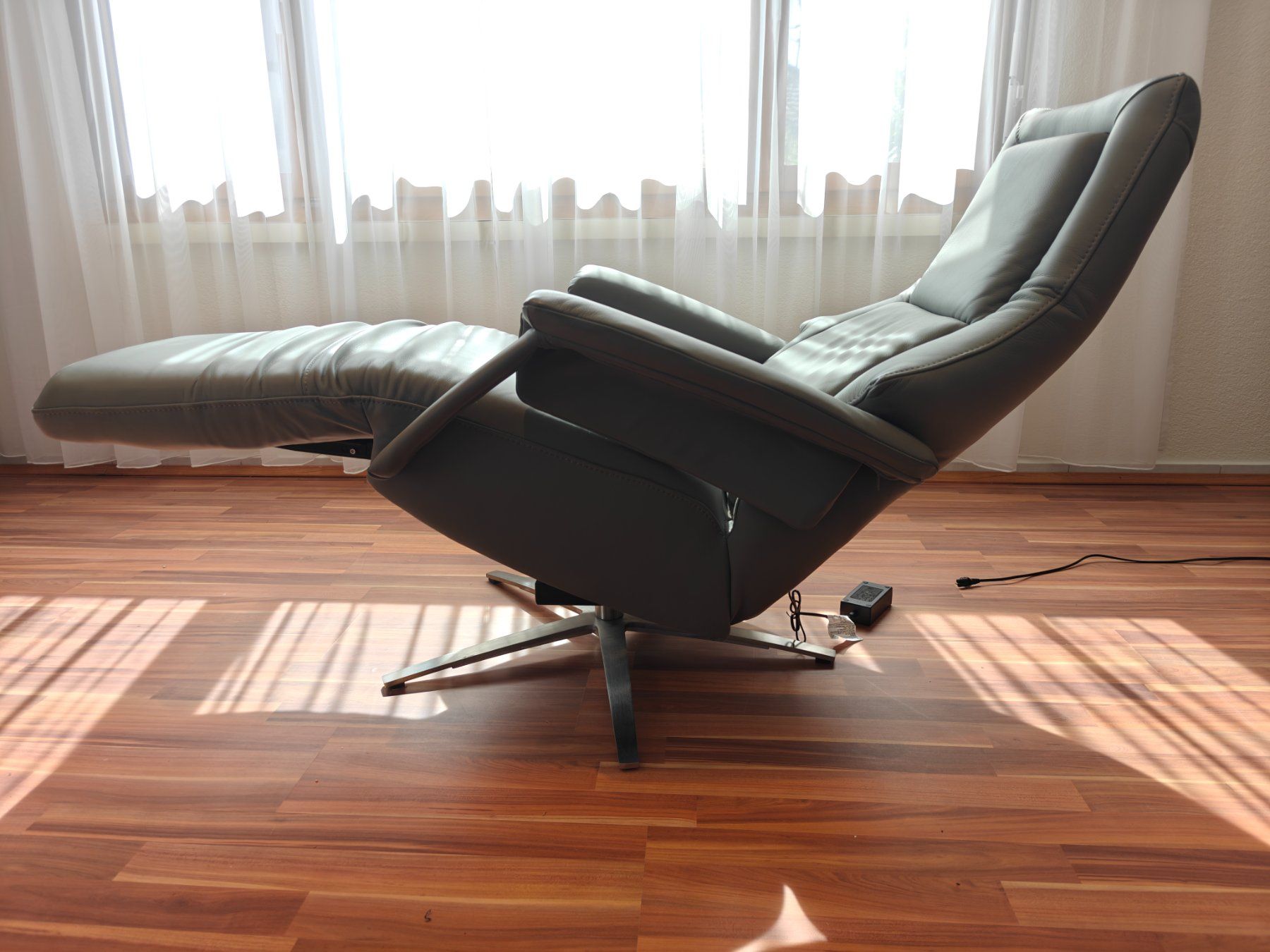 Poltrone: Design elektrischer relax Sessel Leder hellgrau, Neu! – Nuovo (secondo la descrizione) da Adligenswil venduto da Rsletu 4