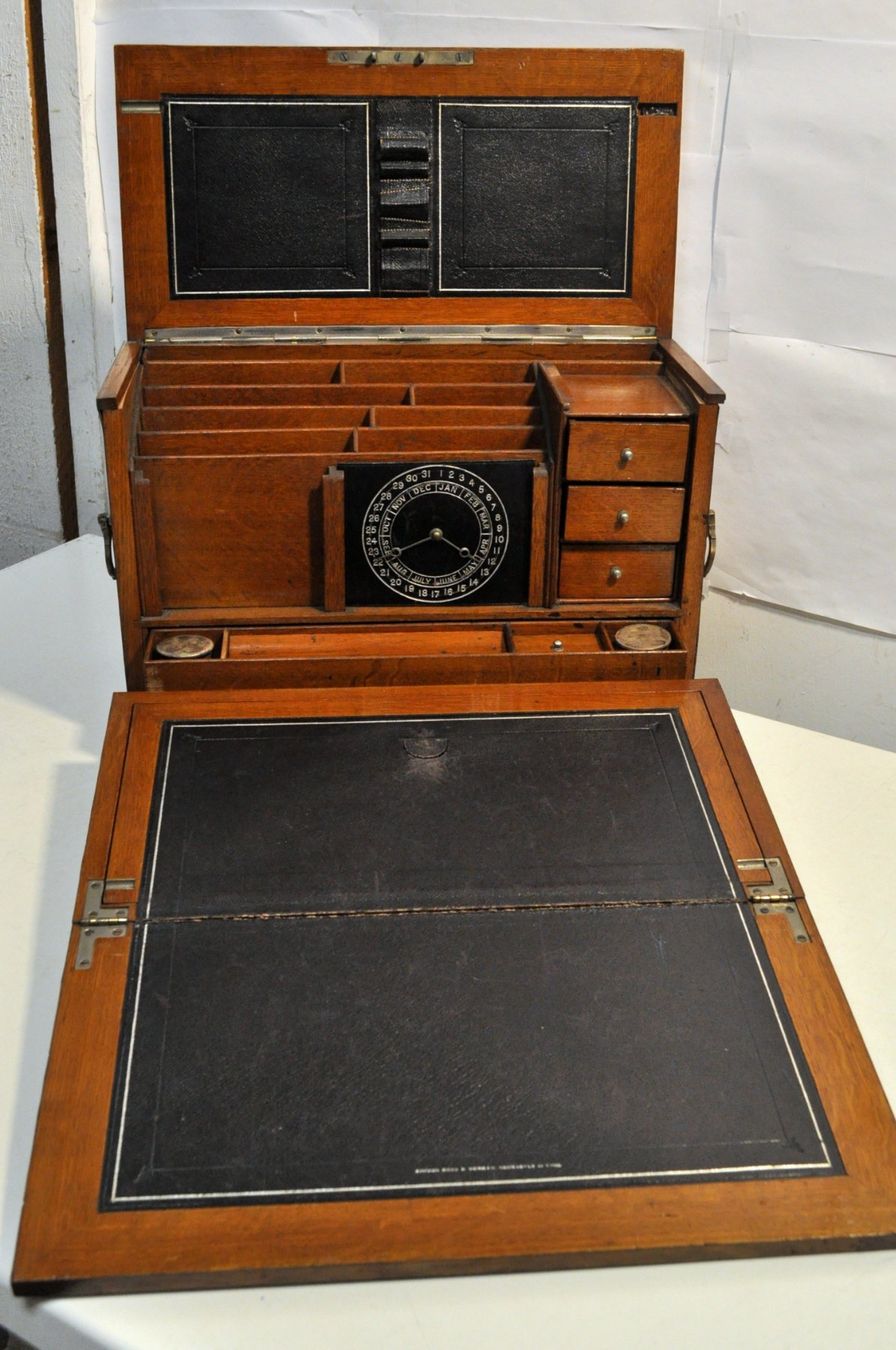 Scrivanie: Ancien Petit bureau portatif – Usato da Neuchâtel venduto da Neuchatel 1