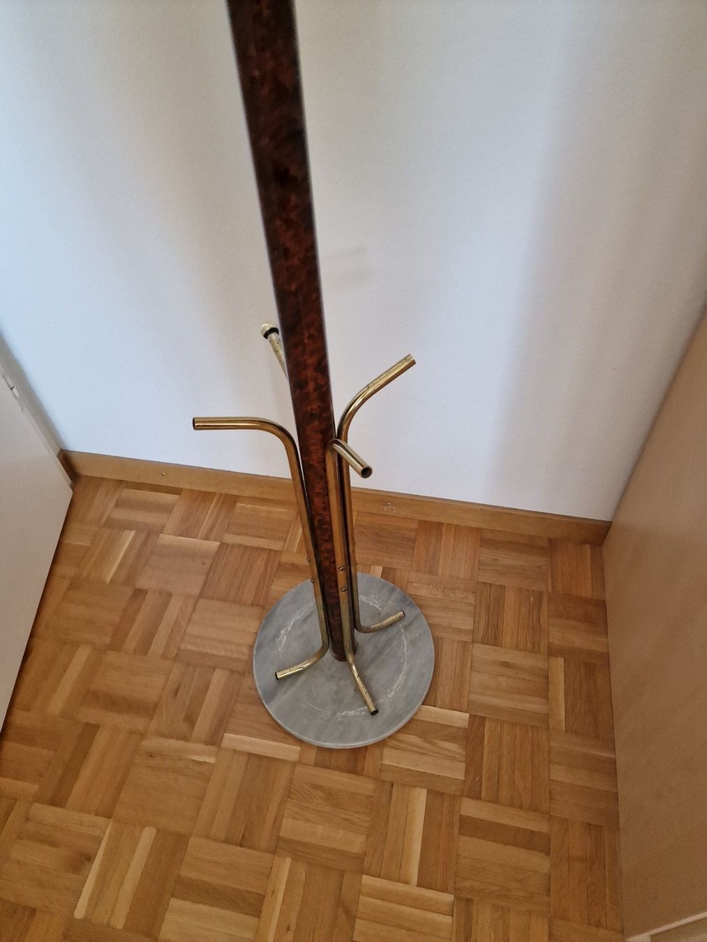 Garderobe: Garderobenständer – Gebraucht aus Dietikon von  2