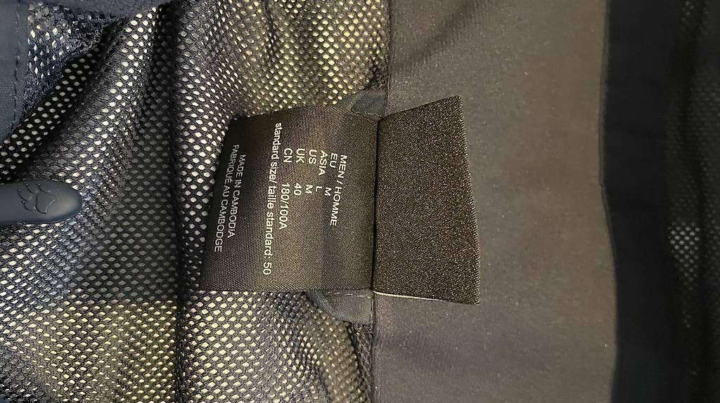 Giacche: Regenjacke Wolfskin Grösse M dunkelblau – Usato da Langnau am Albis venduto da moony77 2