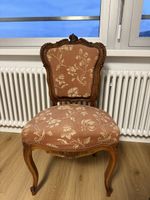 Antiker Stuhl mit Blumenmuster - Vintage Möbelstück!