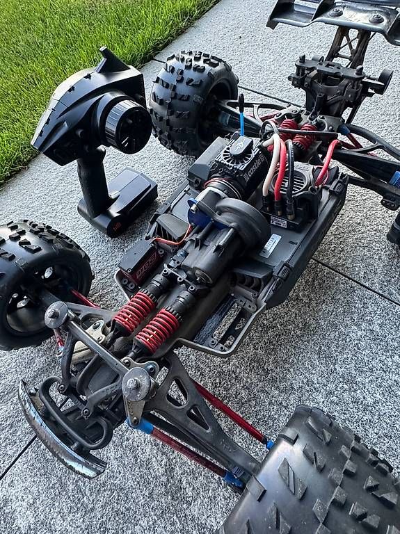 Traxxas Modellismo RC: Traxxas E-Revo 1:8 – Usato da Küttigen venduto da timo01_ 2