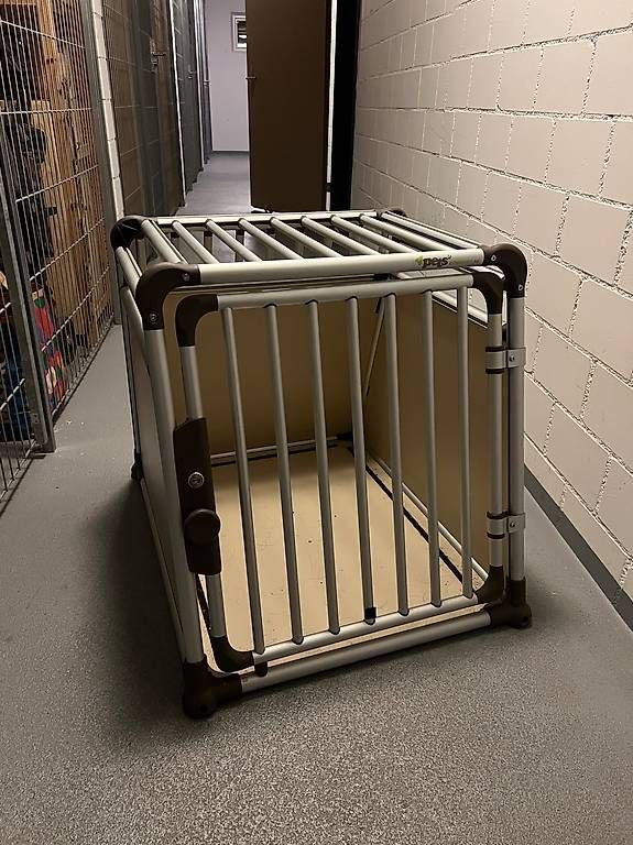 Käfige, Transport & Sicherheit: 4pets Hundebox  – Gebraucht aus Schattdorf von simi972
