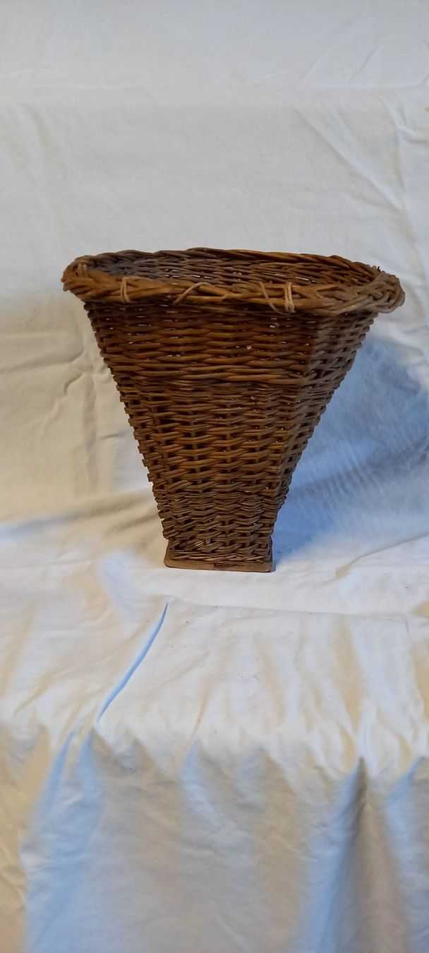 Altro per la casa: Rustikaler Weidenkorb, Handarbeit, Vintage – Usato da Fey venduto da sverigi