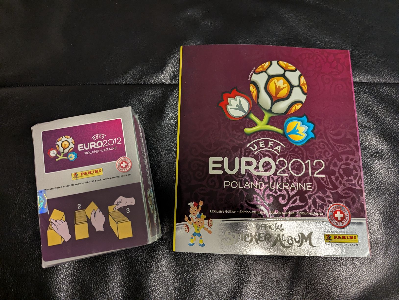 Panini Sammelbilder & Trading cards: Panini Album 2012 mit einer Orginal verschweissten Box – Neu (gemäss Beschreibung) aus Oberweningen von jul_sg58