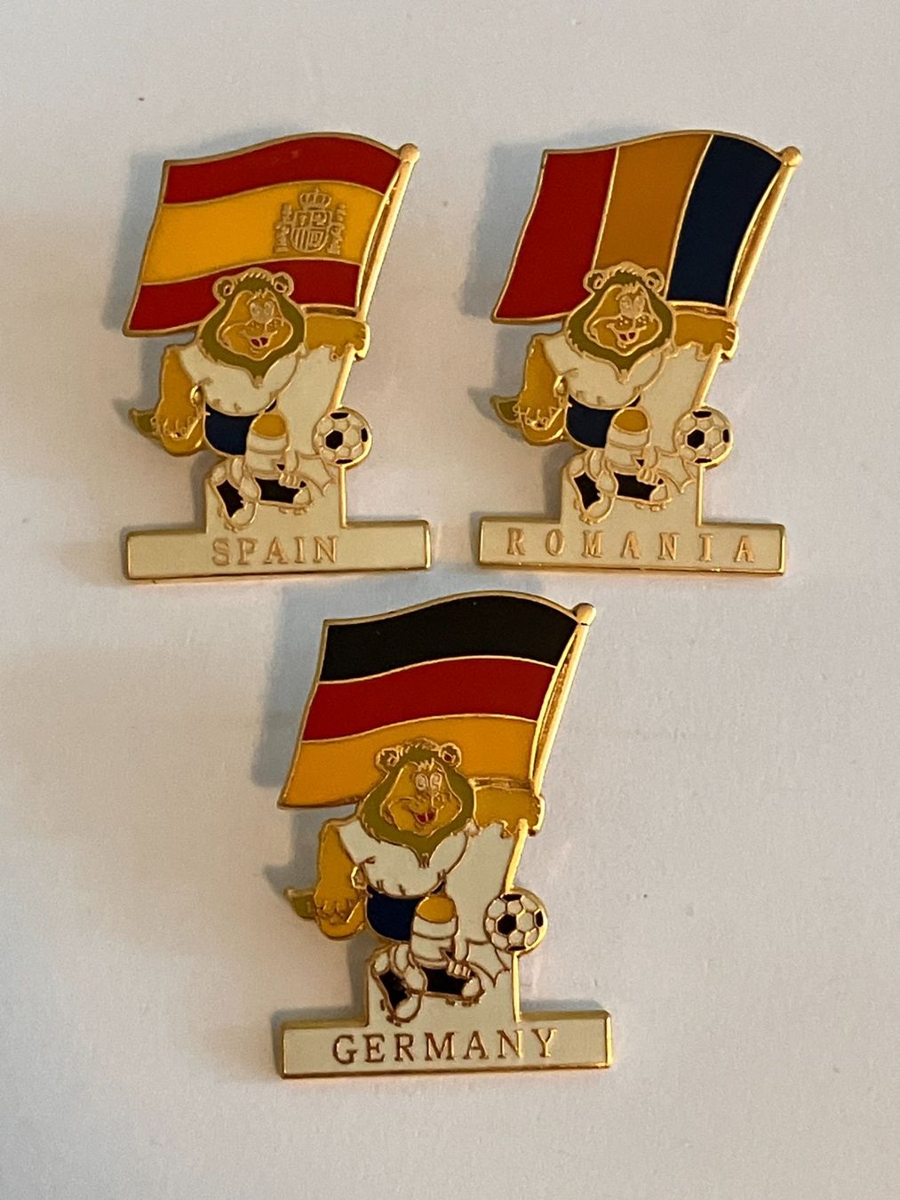 Placchette & Badge: 3 Pin Uefa Euro 1996 Teilnehmer – Usato da Basel venduto da djwwpp
