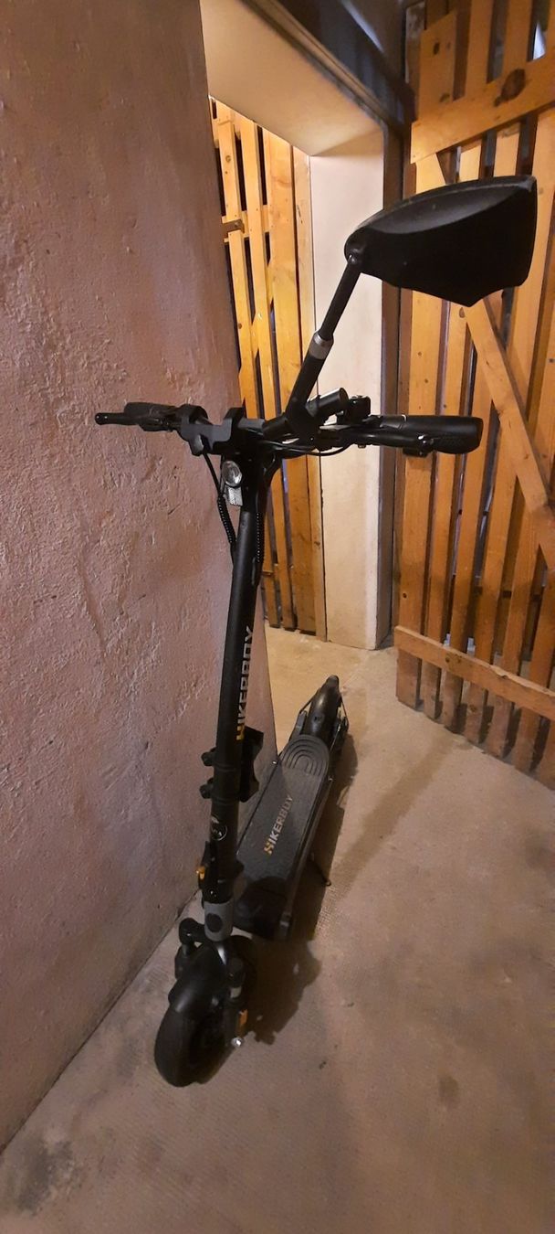 Kickboard: Trottinette électrique Hikerboy gris – Usato da Lausanne venduto da DubiLetto 1