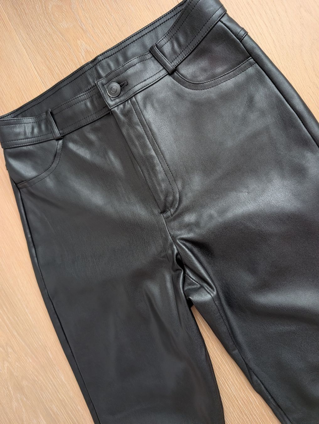 Stradivarius Pantaloni: Thermo Künstleder Hose Gr36 – Usato da Einsiedeln venduto da alegna89 1