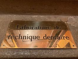 Plaque labo dentaire laiton Zahnarzt