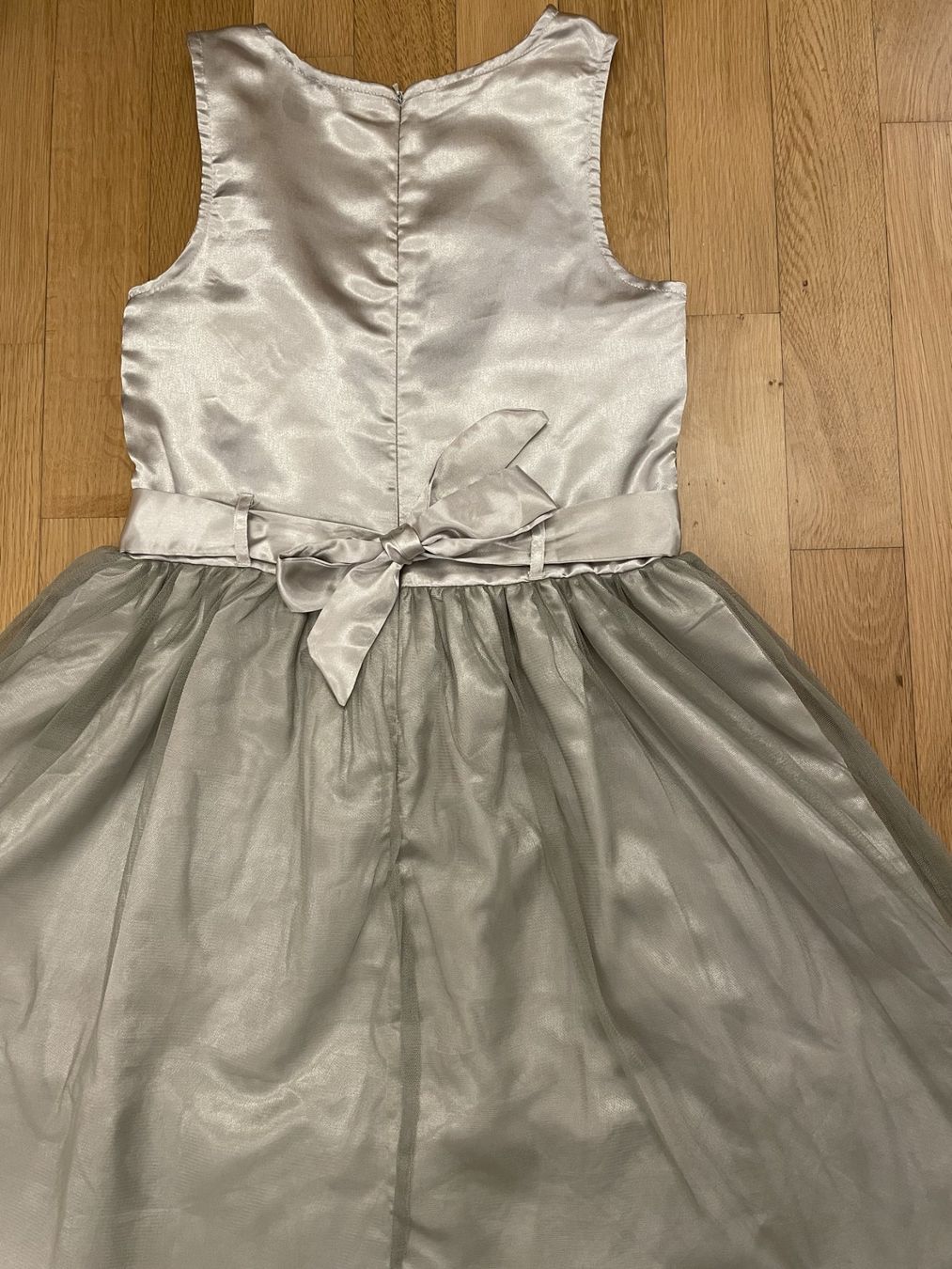 Vestiti & Gonne: Mädchenkleid mit Pailletten – Usato da Küssnacht am Rigi venduto da icbicb 3