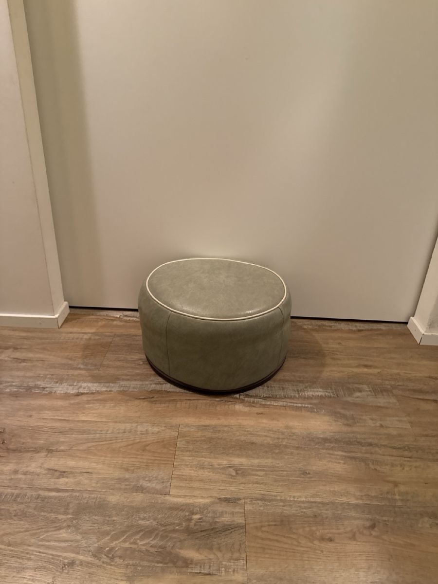 Sgabelli: Runder Hocker grau mit weisser Biese Durchmesser ca. 40cm – Nuovo (secondo la descrizione) da Au SG venduto da fit_v6qm