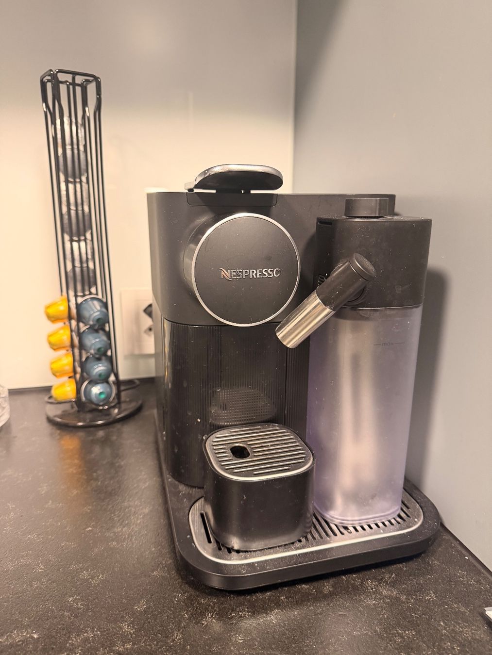 Nespresso Macchine per caffè & Macchine per espresso: Kaffeemaschine – Usato da Oberriet SG venduto da rst_z5ms