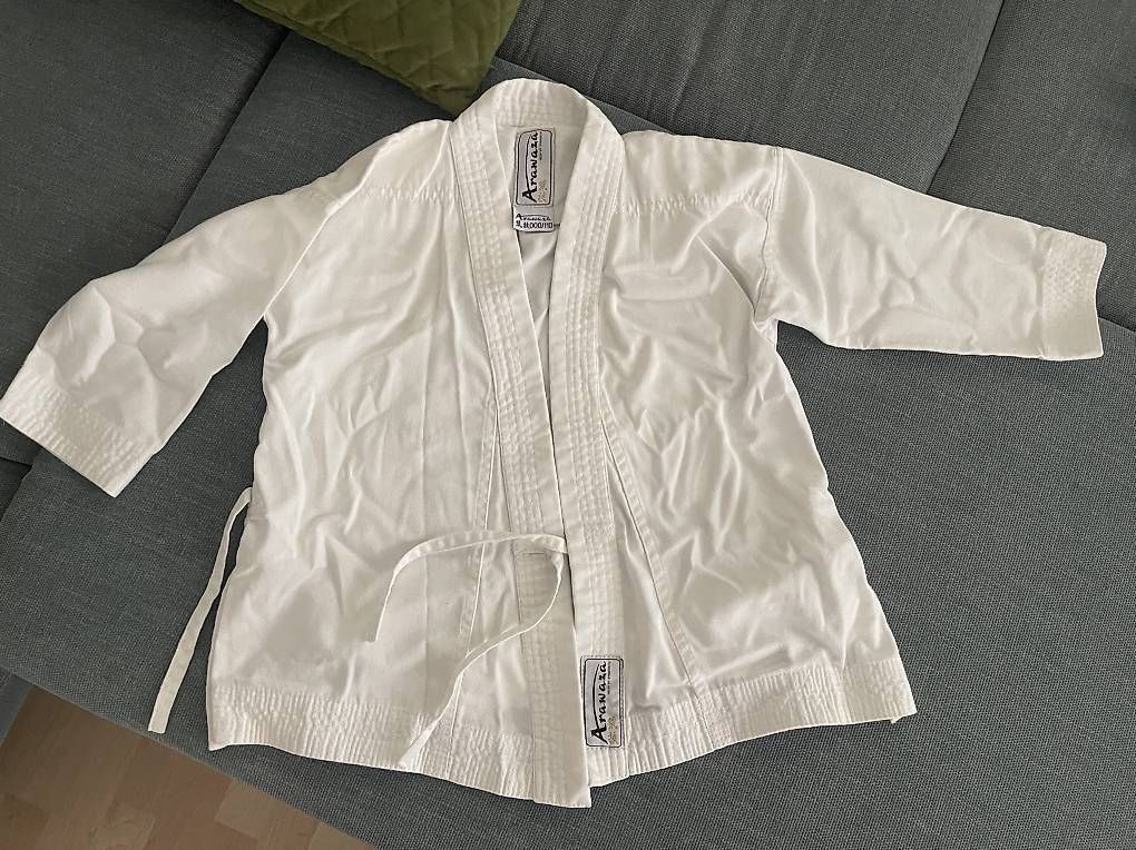 Kimonos: Karate Anzug – Gebraucht aus Aesch BL von drFrodo 1