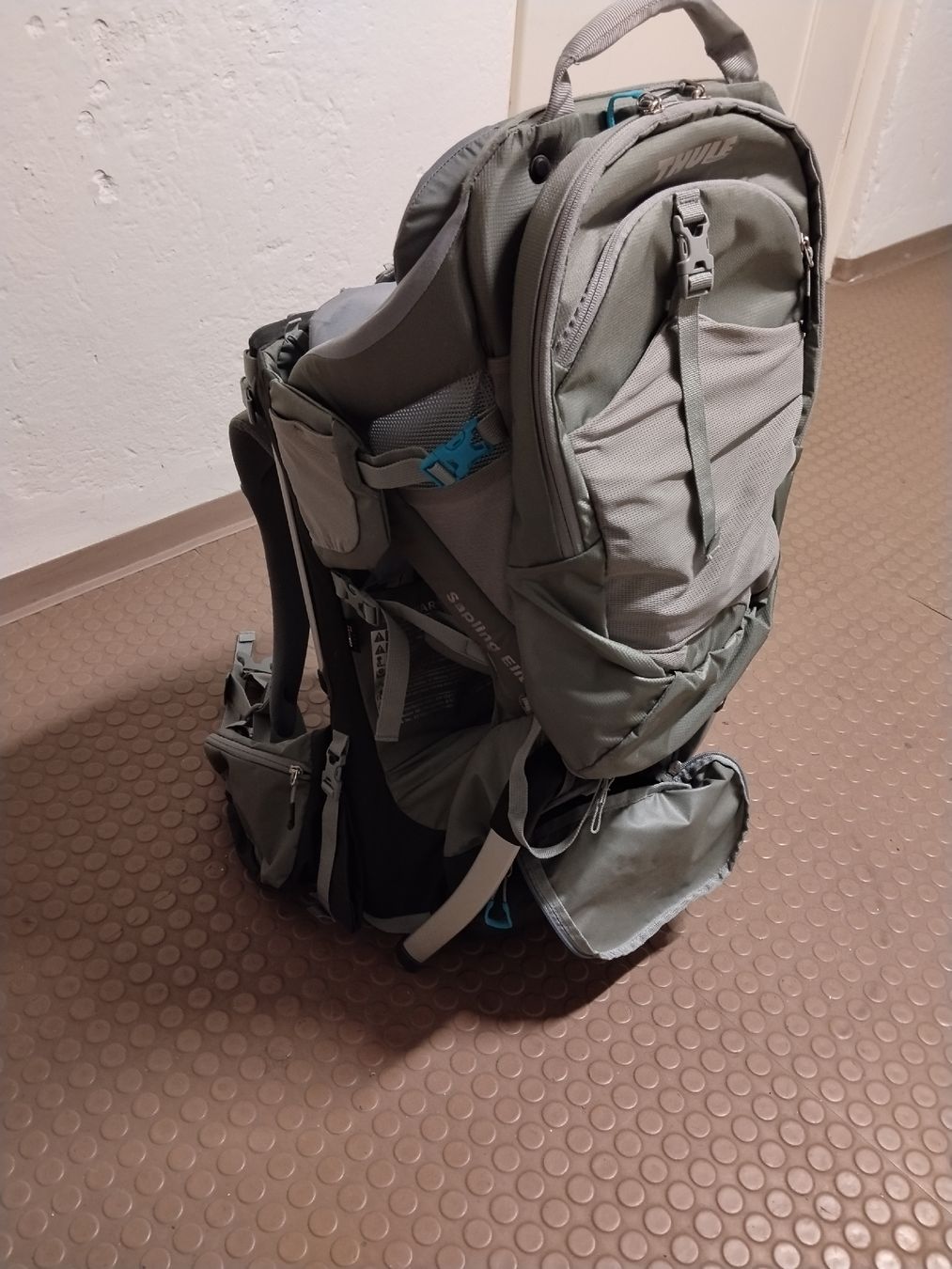 Marsupi portabebè: Kindertrage Rucksack Thule Sapling Elite grau guter Zustand – Usato da Werthenstein venduto da cla_2lqz