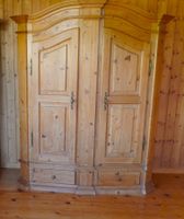 Hochwertiger Schrank aus Tannenholz