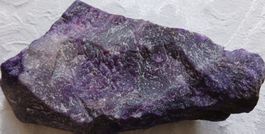 Riesen rohen violetter Sugilith AAA 215g