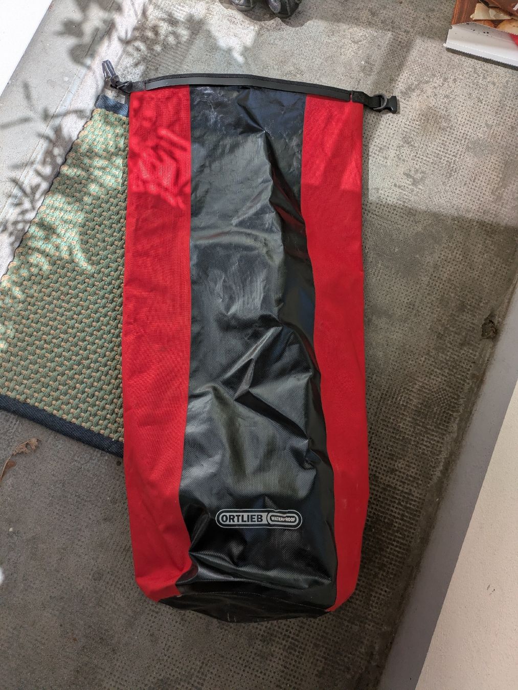Ortlieb Taschen: Ortlieb Drybag rot/schwarz – Gebraucht aus Bern von Punjabi 1
