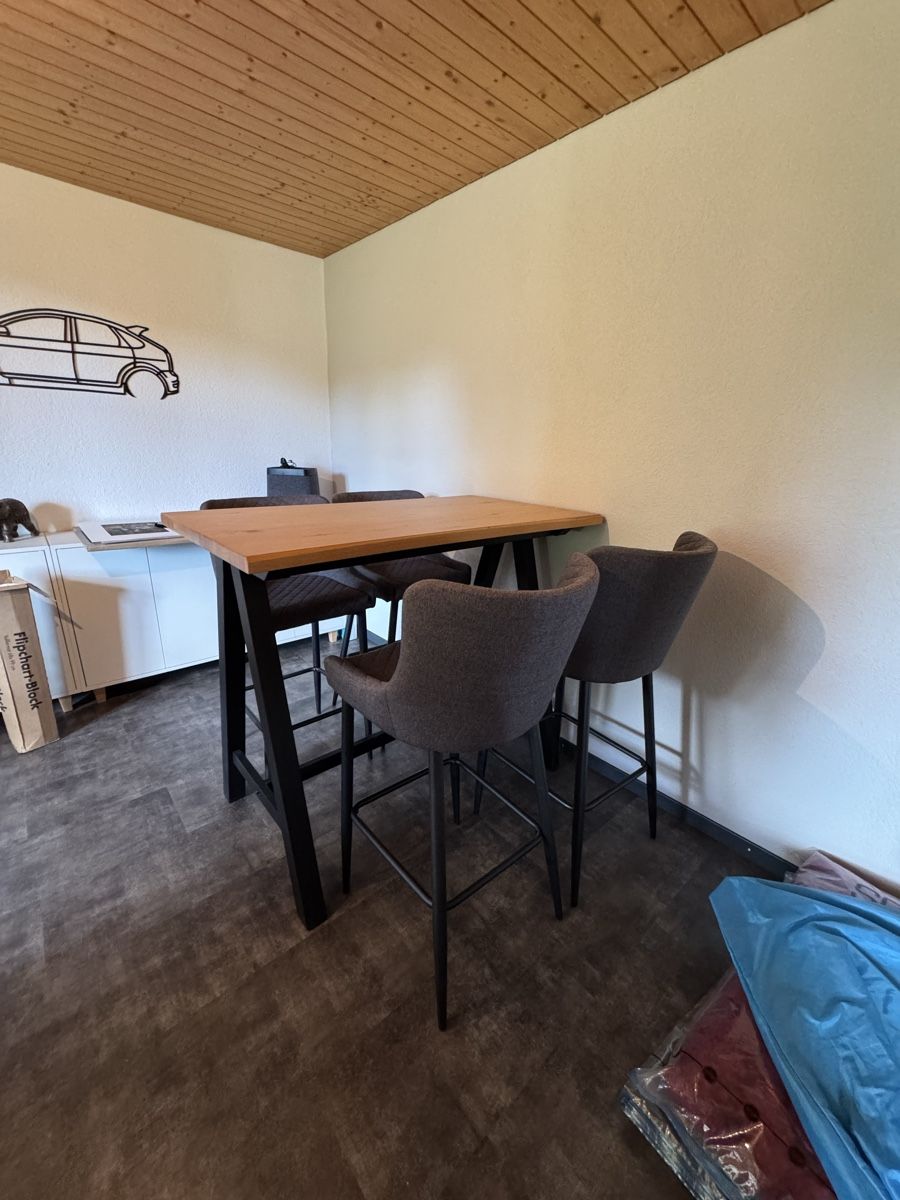 Tavoli: Bartisch mit 5 Barstühlen 71 x 128 cm in Eiche  – Usato da Thierachern venduto da jassi92 1