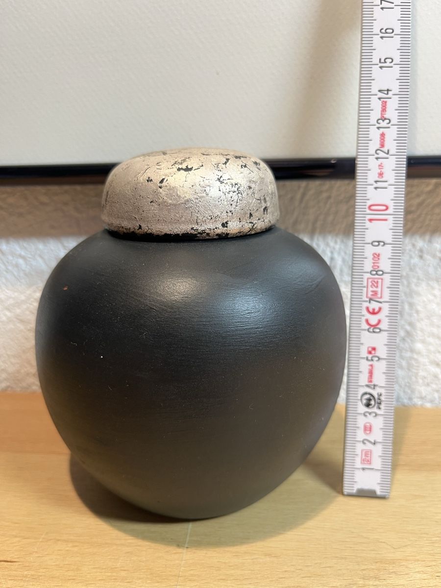 Tutte le decorazioni: Pot à thé en porcelaine peinte – Usato da Lausanne venduto da joltei 1