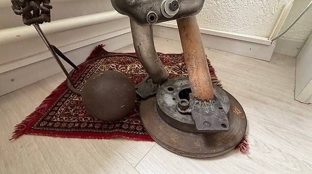 Statuette: Kunstfigur 'Oily' aus Autoteilen – Usato da Tenniken venduto da nin_96h5 2