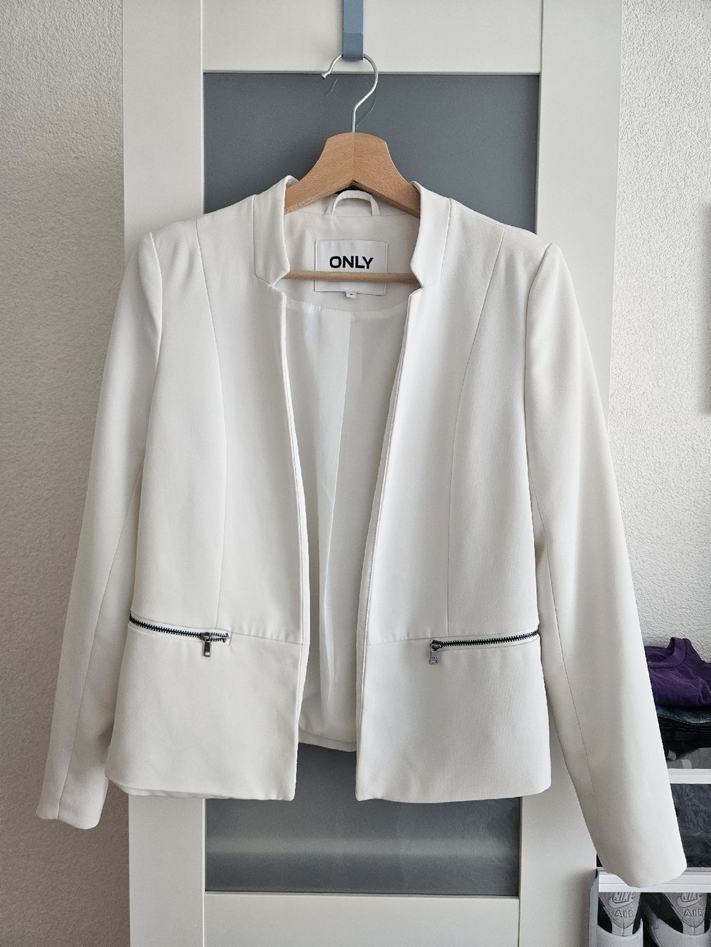 Only Vestes: Blazer ONLY blanc taille 36, neuf – Neuf (Voir description) à Morges par Mlle_Croft_91