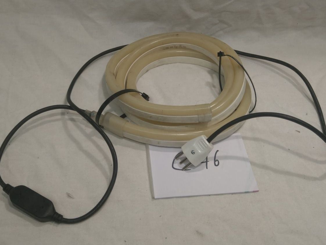 Ghirlande e barre luminose: LED Neonflex Musterstück ca. 1,5m (C46) – Nuovo (secondo la descrizione) da Däniken SO venduto da Profog1 3
