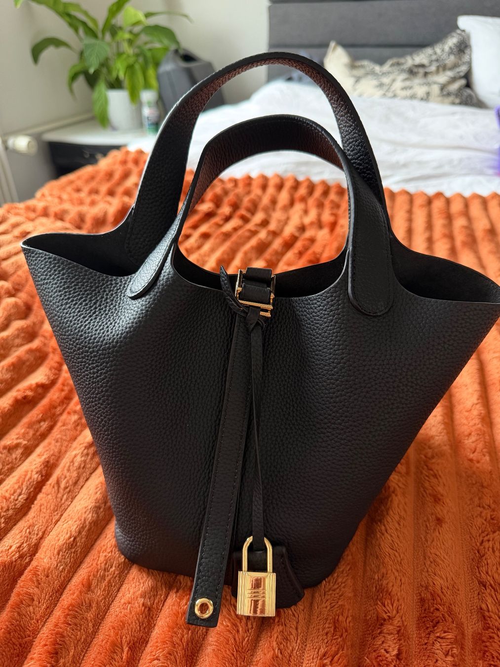 Sacs femmes: Sac à main en cuir – D'occasion à Payerne par kni_w6xk