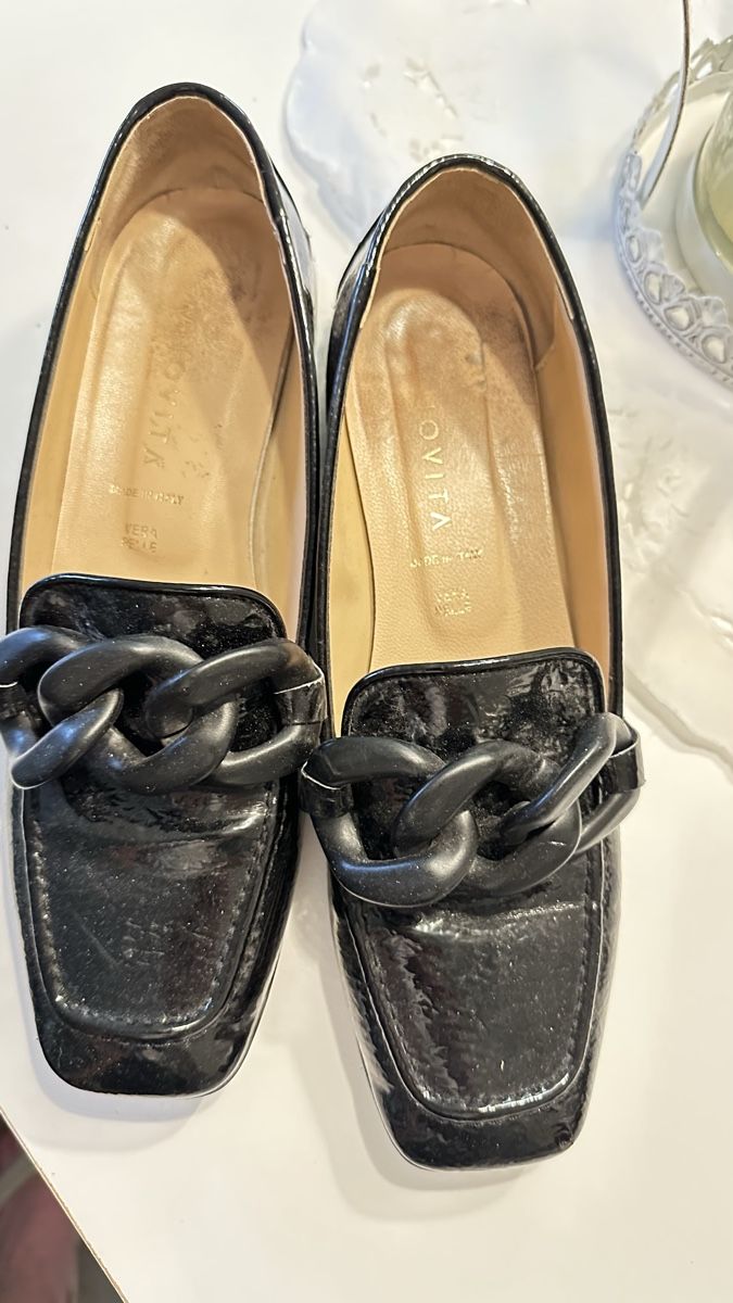Scarpe da donna: Lack-Loafer mit Kette, Schwarz, Grösse 40 – Nuovo (secondo la descrizione) da Luzern venduto da Seyla_11