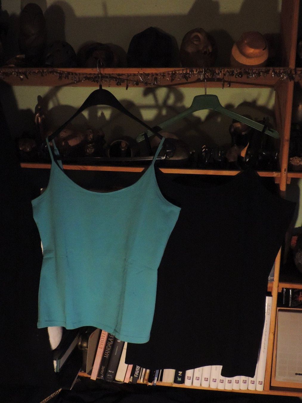 Lotti di vestiti: 2 débardeurs bleu turquoise noir – Usato da Genève venduto da Axelle333 6