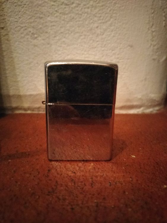 Zippo Feuerzeug – Klassisches Silbernes Design, Robustes Messinggehäuse (Modell 20904)